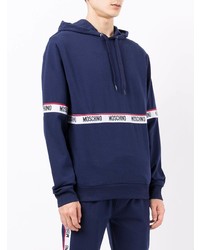 dunkelblauer bedruckter Fleece-Pullover mit einem Kapuze von Moschino