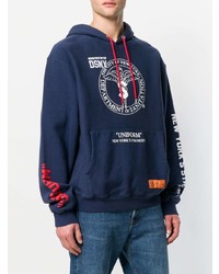 dunkelblauer bedruckter Pullover mit einem Kapuze von Heron Preston