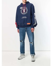 dunkelblauer bedruckter Pullover mit einem Kapuze von Heron Preston