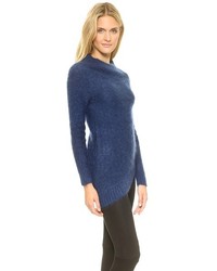 dunkelblauer flauschiger Pullover mit einem Rundhalsausschnitt von Zero Maria Cornejo