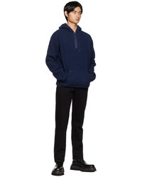 dunkelblauer Fleece-Pullover mit einem Kapuze von Universal Works