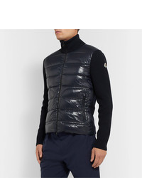 dunkelblauer gesteppter Pullover mit einem Reißverschluß von Moncler