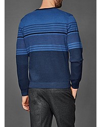 dunkelblauer horizontal gestreifter Pullover mit einem Rundhalsausschnitt von MAERZ Muenchen