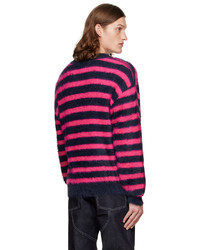 dunkelblauer horizontal gestreifter Pullover mit einem V-Ausschnitt von Andersson Bell