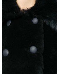 dunkelblauer Mantel mit einem Pelzkragen von Giorgio Armani