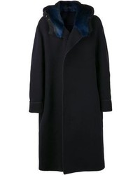 dunkelblauer Mantel mit einem Pelzkragen von Lanvin
