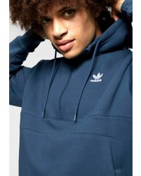 dunkelblauer Pullover mit einem Kapuze von adidas Originals