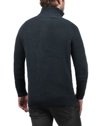 dunkelblauer Pullover mit einem Reißverschluss am Kragen von BLEND