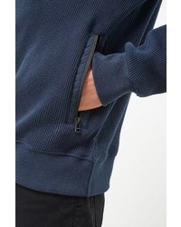 dunkelblauer Pullover mit einem Reißverschluss am Kragen von next