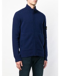 dunkelblauer Pullover mit einem Reißverschluß von Stone Island