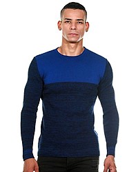 dunkelblauer Pullover mit einem Rundhalsausschnitt von CE&CE