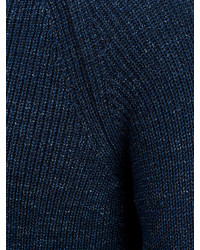 dunkelblauer Pullover mit einem Rundhalsausschnitt