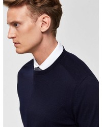 dunkelblauer Pullover mit einem Rundhalsausschnitt von Selected Homme