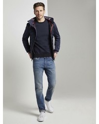 dunkelblauer Pullover mit einem Rundhalsausschnitt von Tom Tailor