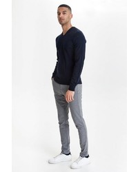 dunkelblauer Pullover mit einem V-Ausschnitt von CASUAL FRIDAY