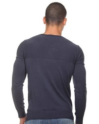 dunkelblauer Pullover mit einem V-Ausschnitt von FIOCEO