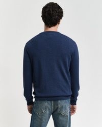 dunkelblauer Pullover mit einem V-Ausschnitt von Gant