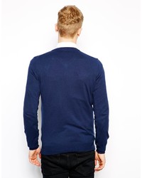 dunkelblauer Pullover mit einem V-Ausschnitt von Lyle & Scott