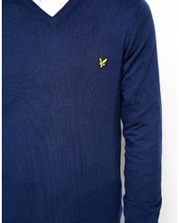 dunkelblauer Pullover mit einem V-Ausschnitt von Lyle & Scott