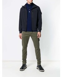 dunkelblauer Pullover mit einem zugeknöpften Kragen von Stone Island