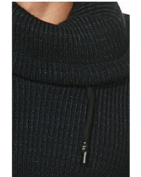 dunkelblauer Pullover mit einer weiten Rollkragen von EX-PENT