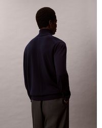 dunkelblauer Rollkragenpullover von Calvin Klein