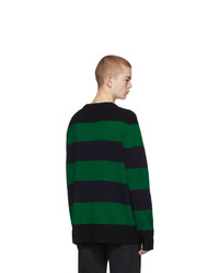 dunkelblauer und grüner horizontal gestreifter Pullover mit einem Rundhalsausschnitt von Acne Studios