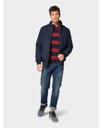 dunkelblauer und roter horizontal gestreifter Pullover mit einem Rundhalsausschnitt von Tom Tailor