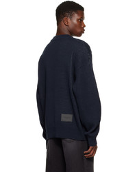 dunkelblauer und weißer bedruckter Pullover mit einem Rundhalsausschnitt von We11done