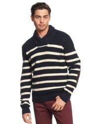 dunkelblauer und weißer horizontal gestreifter Pullover mit einem Schalkragen