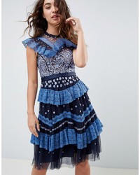dunkelblaues ausgestelltes Kleid aus Spitze von Needle & Thread