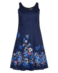 dunkelblaues ausgestelltes Kleid mit Blumenmuster von SHEEGO STYLE