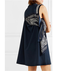 dunkelblaues bedrucktes gerade geschnittenes Kleid von Sacai