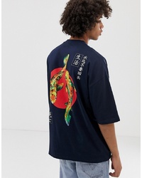 dunkelblaues bedrucktes T-Shirt mit einem Rundhalsausschnitt von ASOS DESIGN