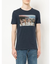 dunkelblaues bedrucktes T-Shirt mit einem Rundhalsausschnitt von The Goodpeople