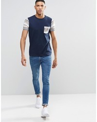 dunkelblaues bedrucktes T-Shirt mit einem Rundhalsausschnitt von Asos