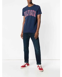 dunkelblaues bedrucktes T-Shirt mit einem Rundhalsausschnitt von Tommy Hilfiger