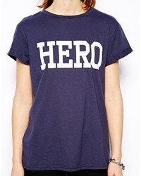 dunkelblaues bedrucktes T-Shirt mit einem Rundhalsausschnitt von Glamorous