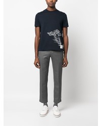 dunkelblaues bedrucktes T-Shirt mit einem Rundhalsausschnitt von Thom Browne