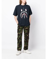 dunkelblaues bedrucktes T-Shirt mit einem Rundhalsausschnitt von A Bathing Ape