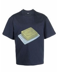 dunkelblaues bedrucktes T-Shirt mit einem Rundhalsausschnitt von Jacquemus