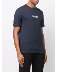 dunkelblaues bedrucktes T-Shirt mit einem Rundhalsausschnitt von Calvin Klein
