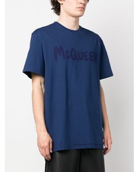 dunkelblaues bedrucktes T-Shirt mit einem Rundhalsausschnitt von Alexander McQueen