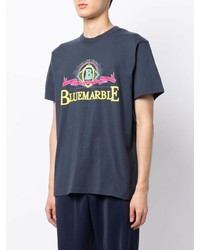 dunkelblaues bedrucktes T-Shirt mit einem Rundhalsausschnitt von BLUEMARBLE