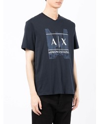 dunkelblaues bedrucktes T-Shirt mit einem Rundhalsausschnitt von Armani Exchange