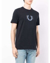 dunkelblaues bedrucktes T-Shirt mit einem Rundhalsausschnitt von Fred Perry