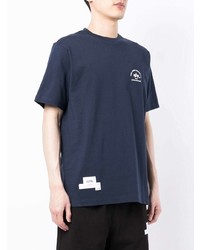 dunkelblaues bedrucktes T-Shirt mit einem Rundhalsausschnitt von Alpha Industries