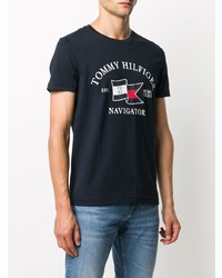 dunkelblaues bedrucktes T-Shirt mit einem Rundhalsausschnitt von Tommy Hilfiger