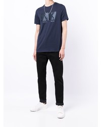 dunkelblaues bedrucktes T-Shirt mit einem Rundhalsausschnitt von Armani Exchange