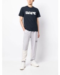 dunkelblaues bedrucktes T-Shirt mit einem Rundhalsausschnitt von A Bathing Ape